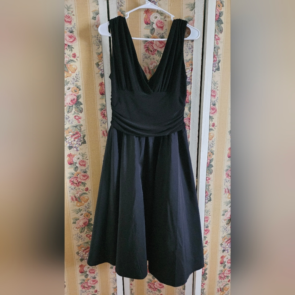 Jessica Howard Black Midi Dress